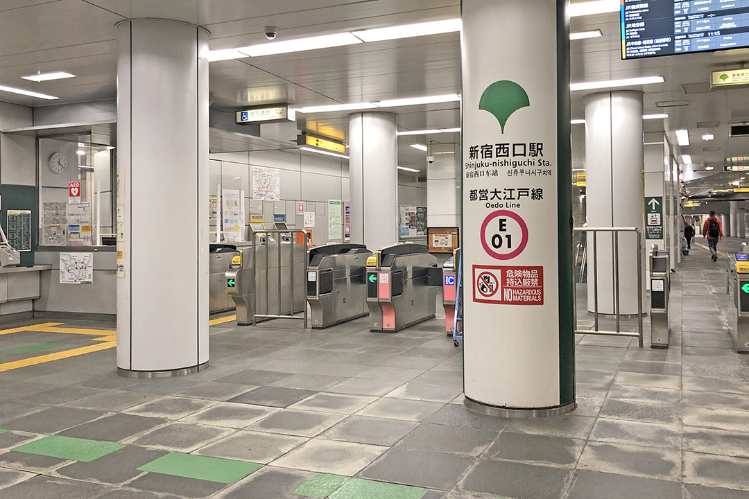 大江戸線 新宿西口駅改札の内側