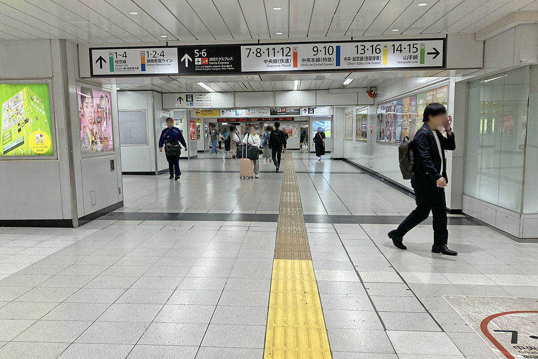 東改札内から中央東改札内への通路