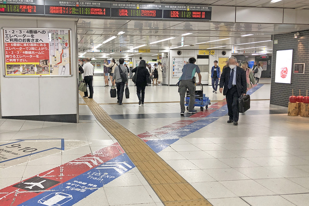 赤ラインに沿った通路