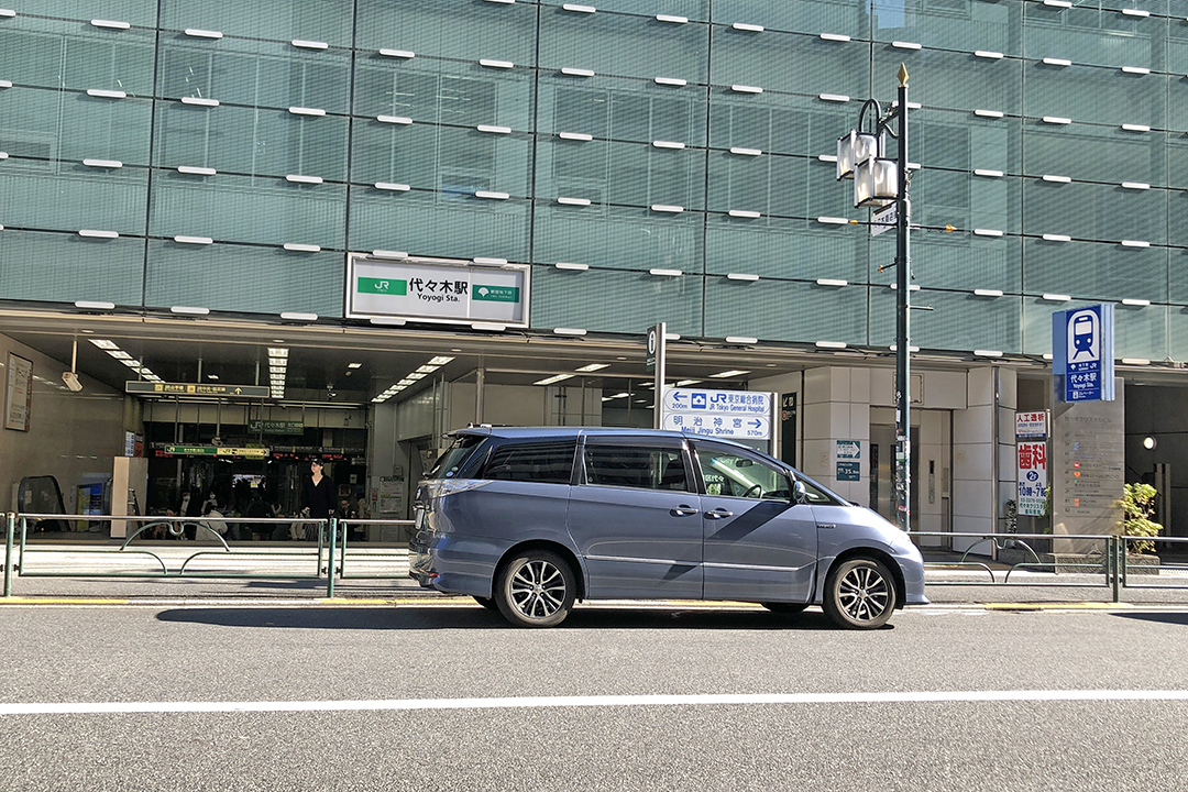 代々木駅北口の外観