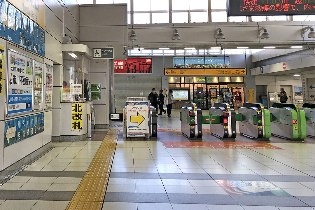 北改札口内側の左端の案内所の写真