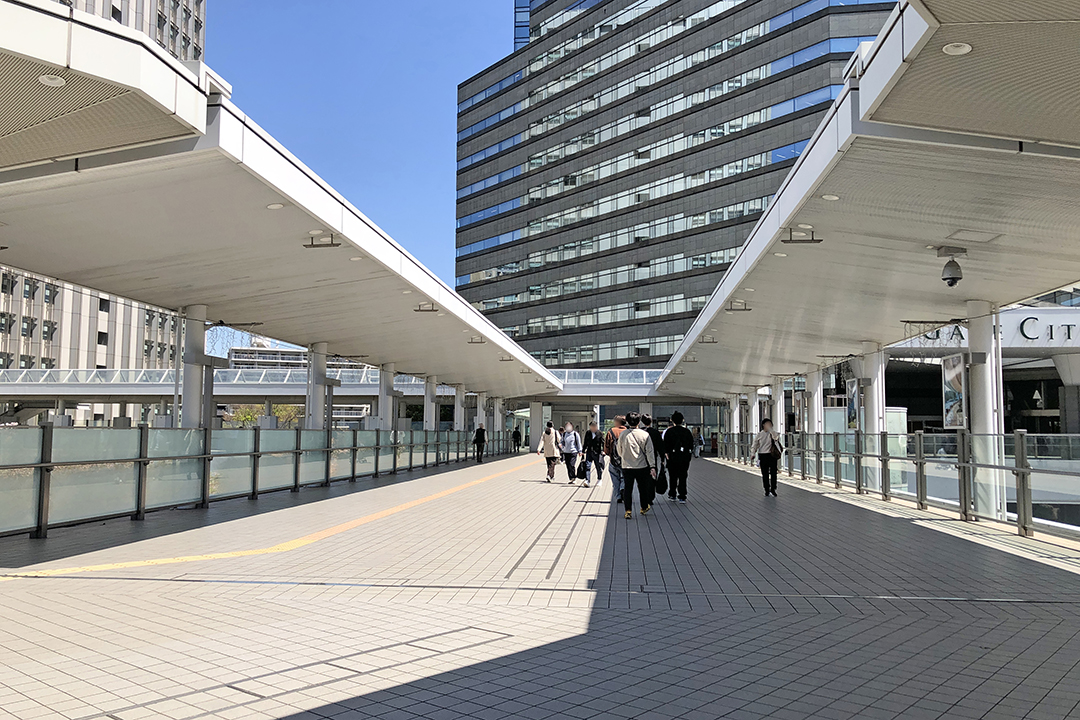 左方向の通路の続きの写真