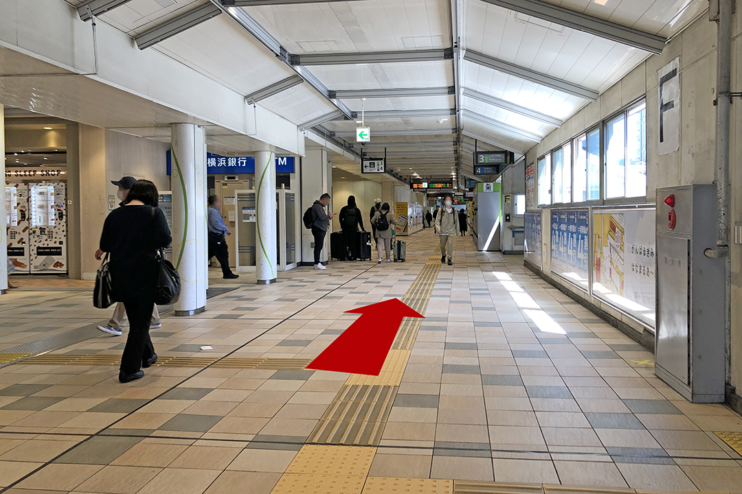 Ａ、Ｂエレベーター降りてからの通路の写真