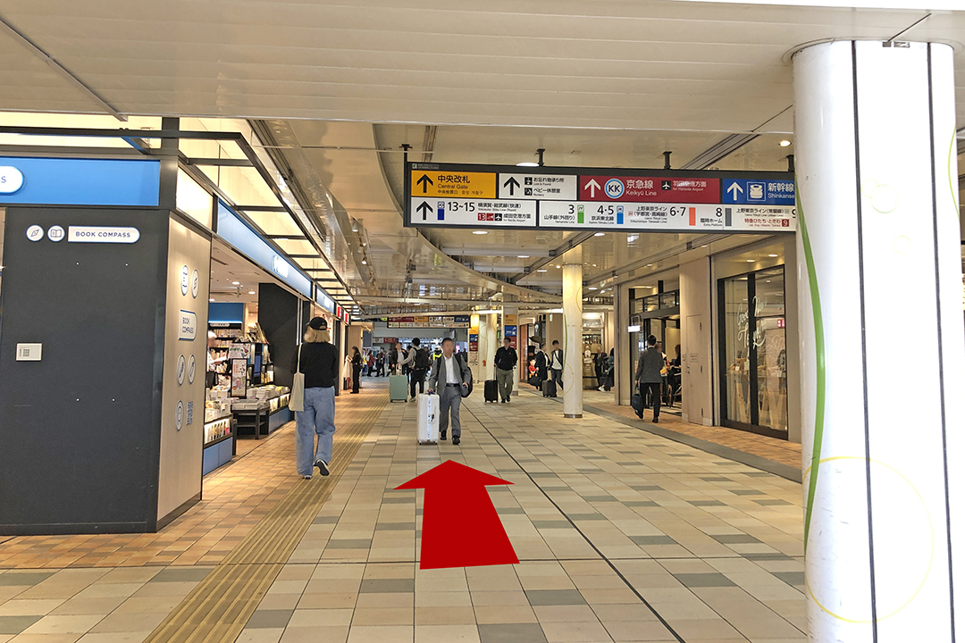 Ａ、Ｂエレベーター降りてからの通路の写真