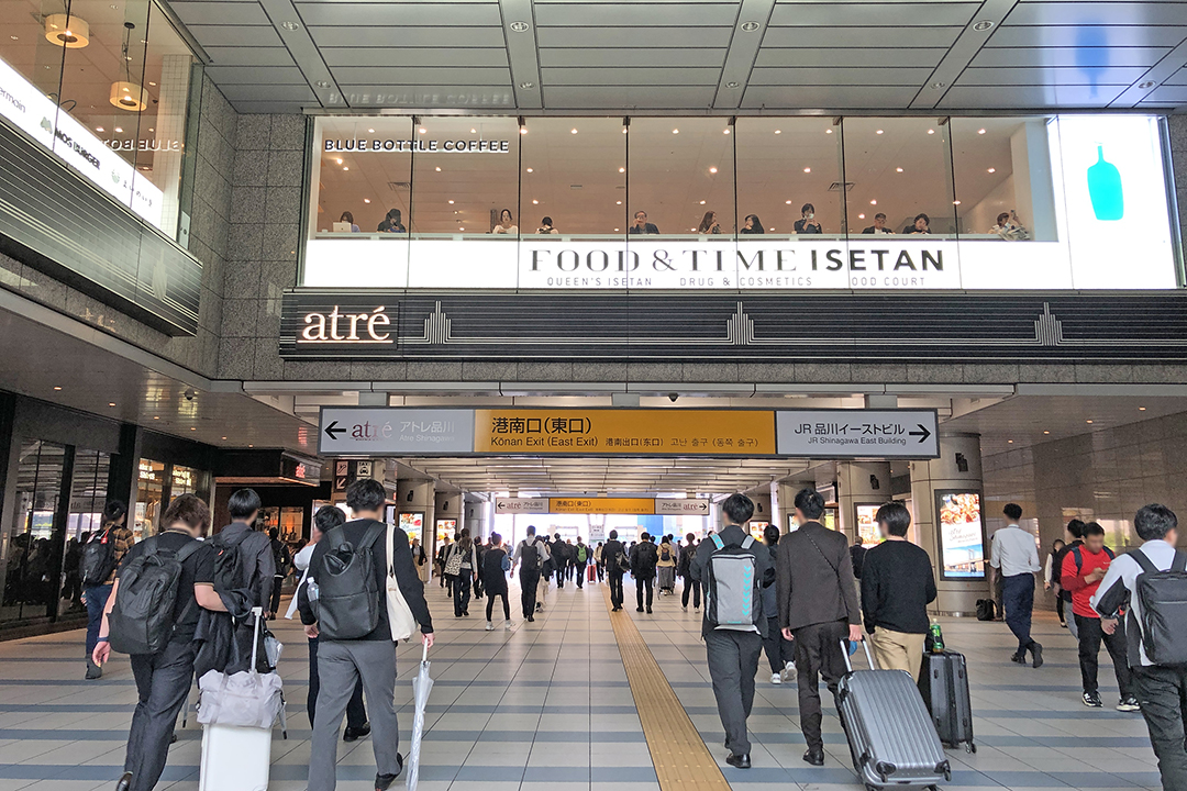 港南口（東口）手前の写真