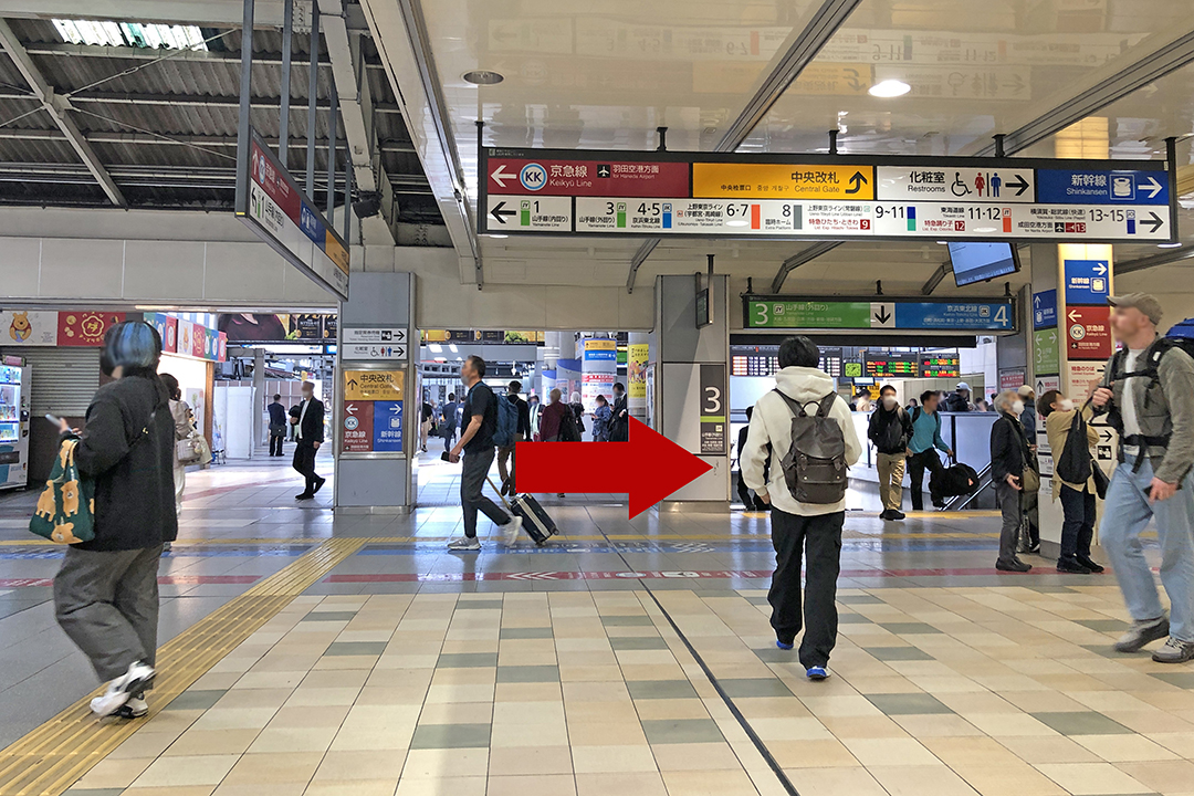 右方向に進む通路の写真