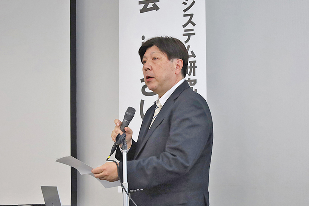 代表理事白石氏が開会の挨拶している