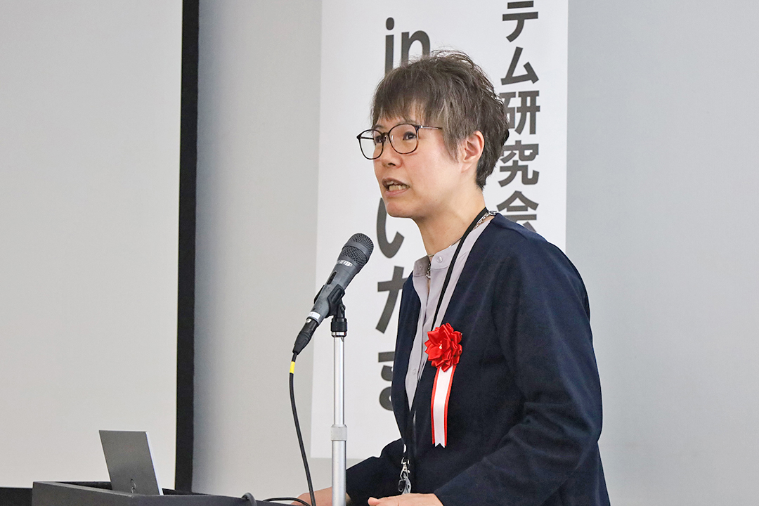 講演している齋藤氏