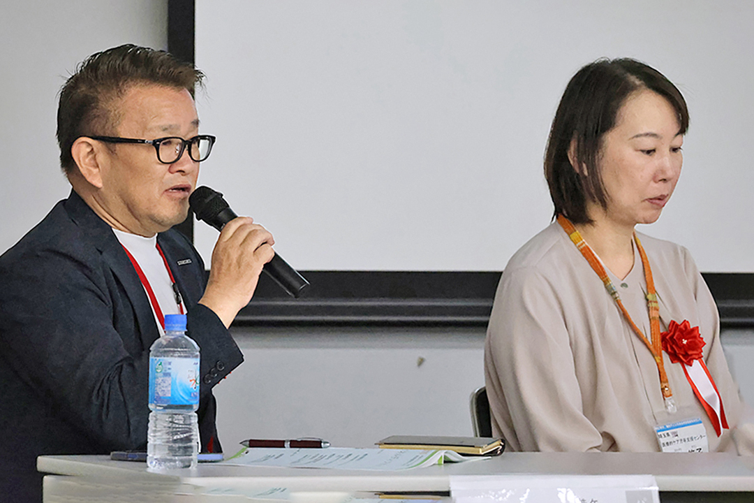 パネルディスカッションを行っている袴田氏（右側）、小沢氏（左側）