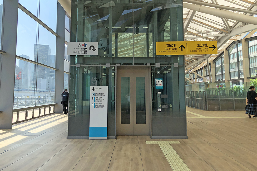 改札階にあるCエレベーターの入口
