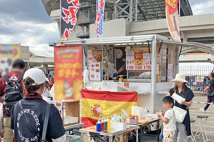 チュロスを販売するキッチンカー