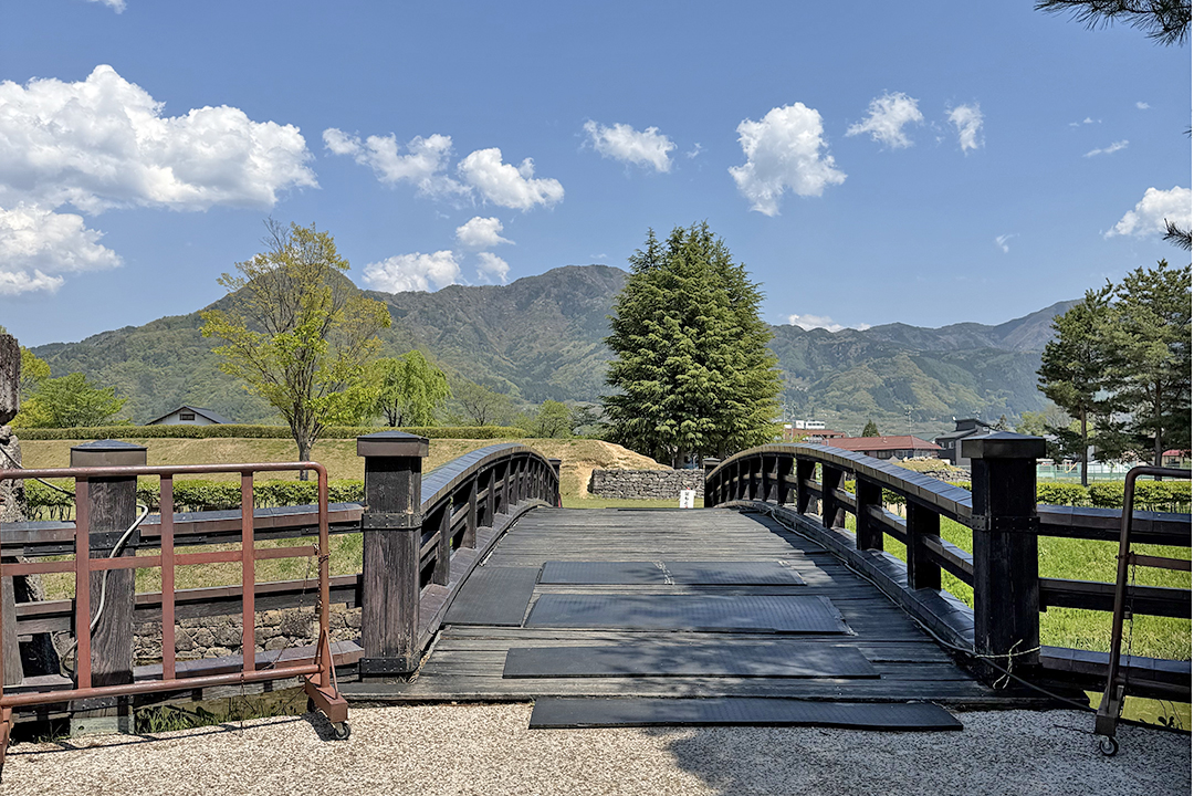 東不明門前橋。長野の山々が見えてます