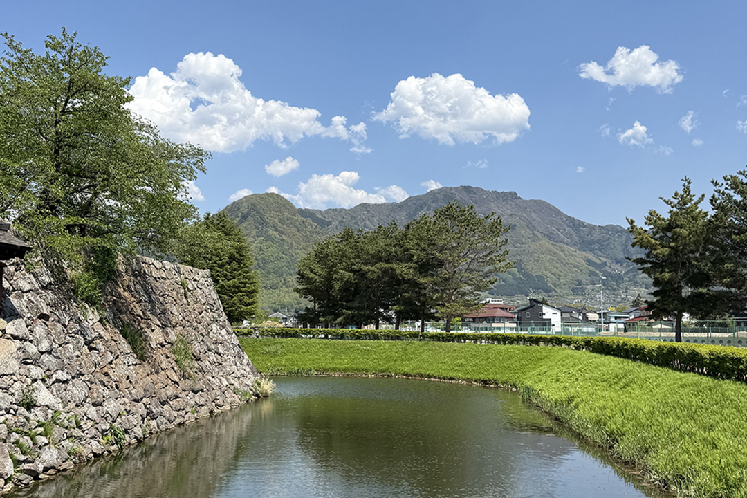 太鼓門前橋からみた長野の山々