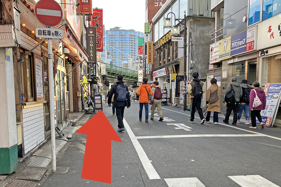 アジアンスタンドアマへ向かう路地の写真