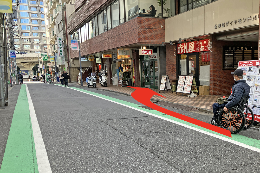 シャンウェイの入り口へ向かうルートを矢印で示した写真