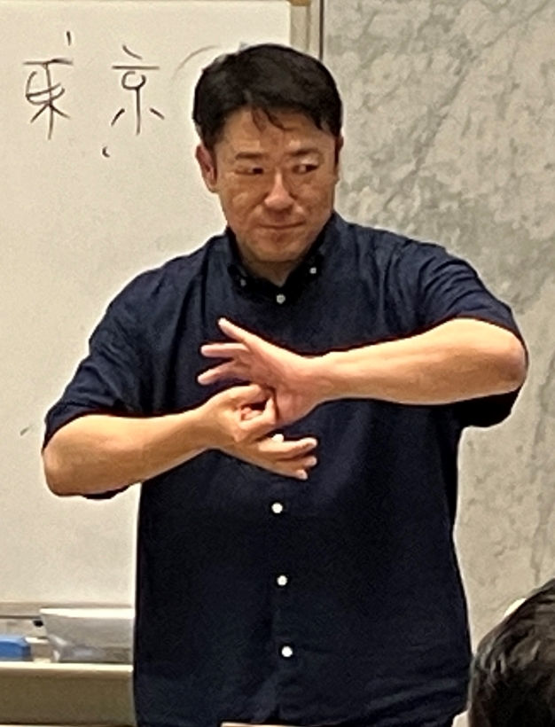 右手と左手を上下入替える　デフリンピック２