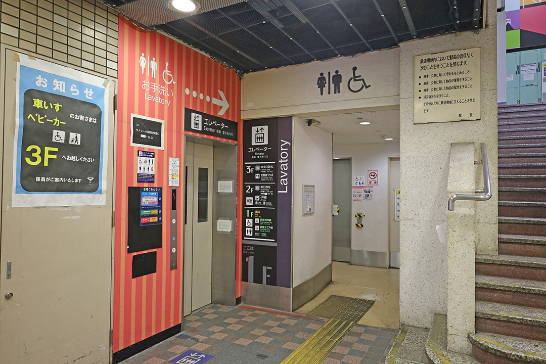 1Fのエレベーター入口