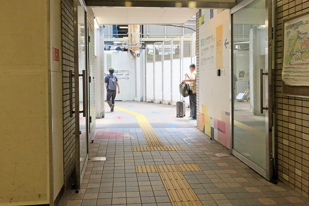 1Fエレベーターから北口へ向かう通路