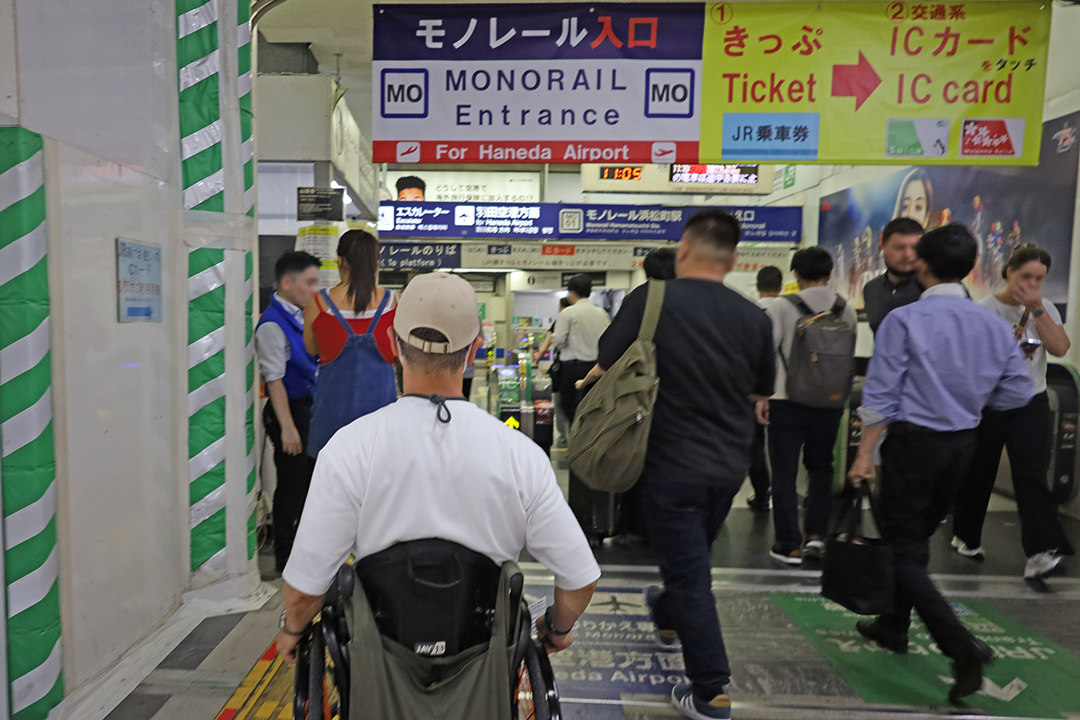 モノレールのりかえ口、最初の改札の手前