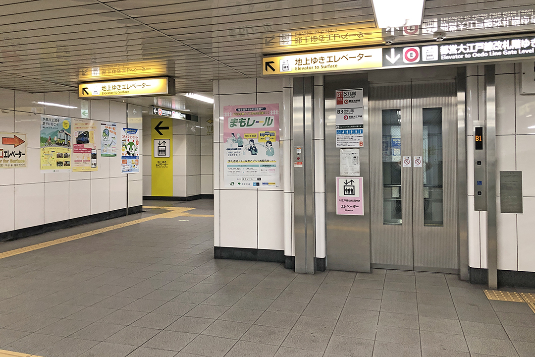 浅草線「大門駅」1番線ホーム改札へのエレベーター入口