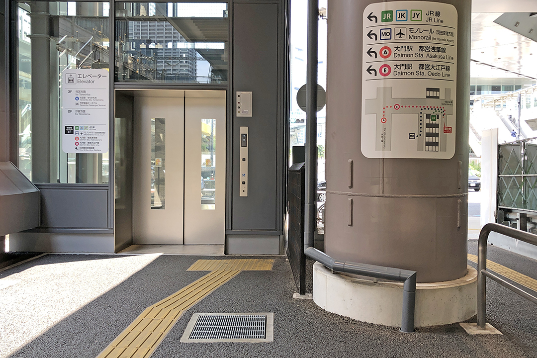 エレベーター入口