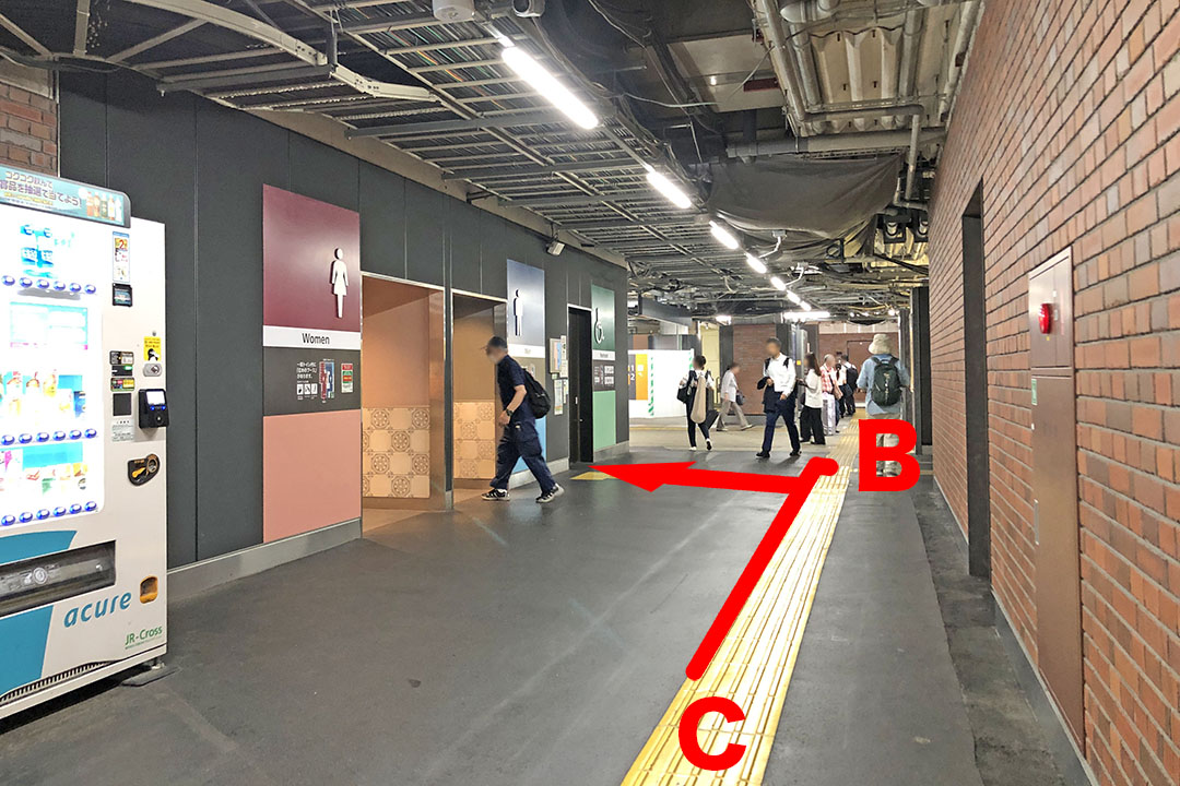 C・Bエレベーター降りてトイレへ続く通路