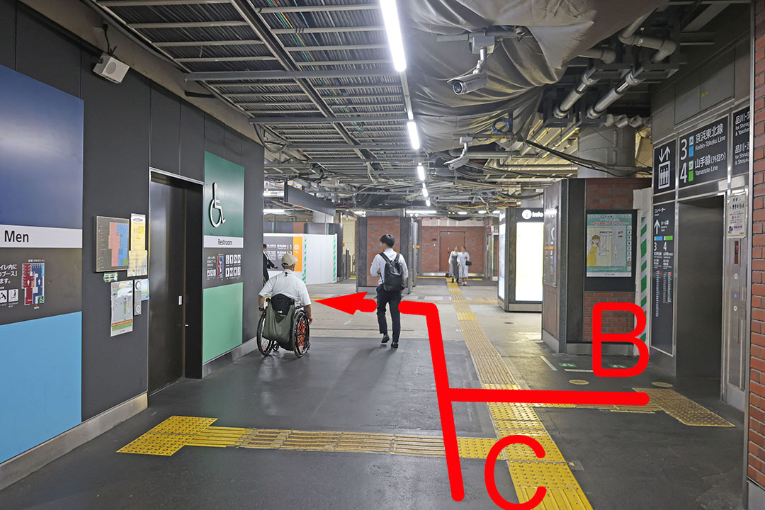 C・Bエレベーター前の通路から突き当りの通路までの写真