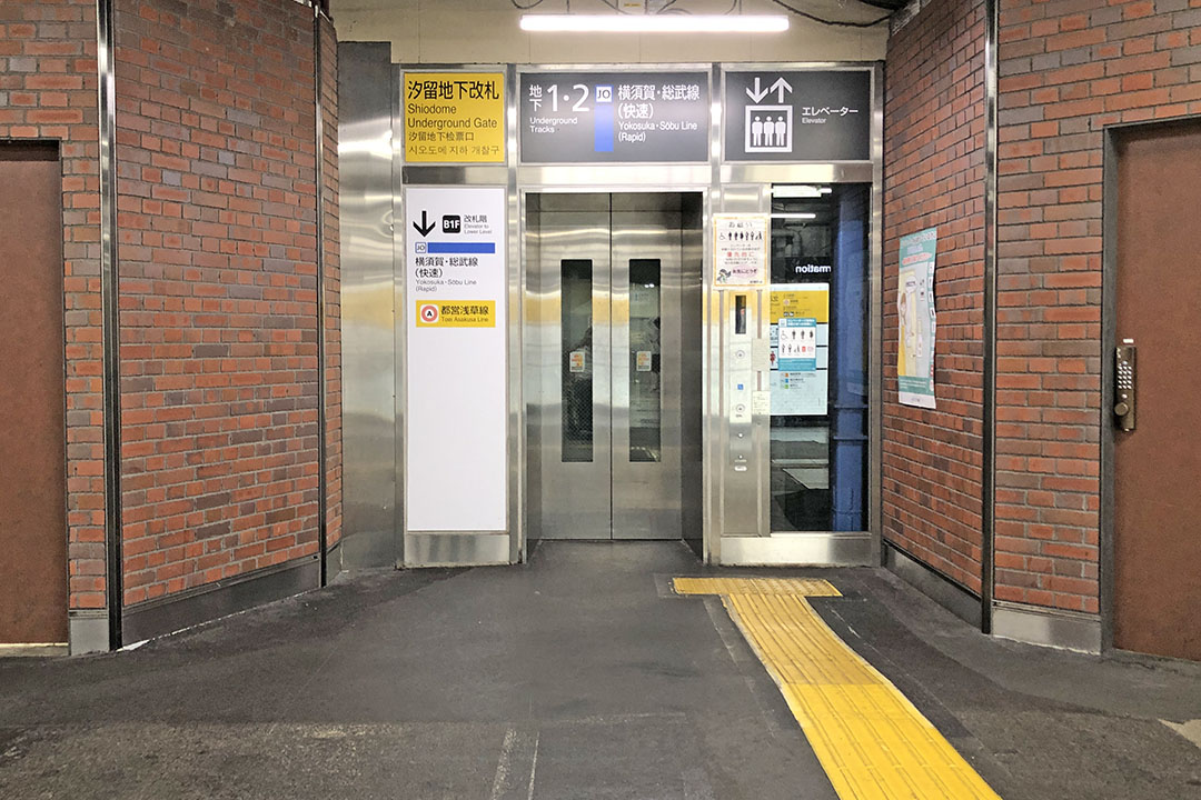 1FのEエレベーター入口を写した写真
