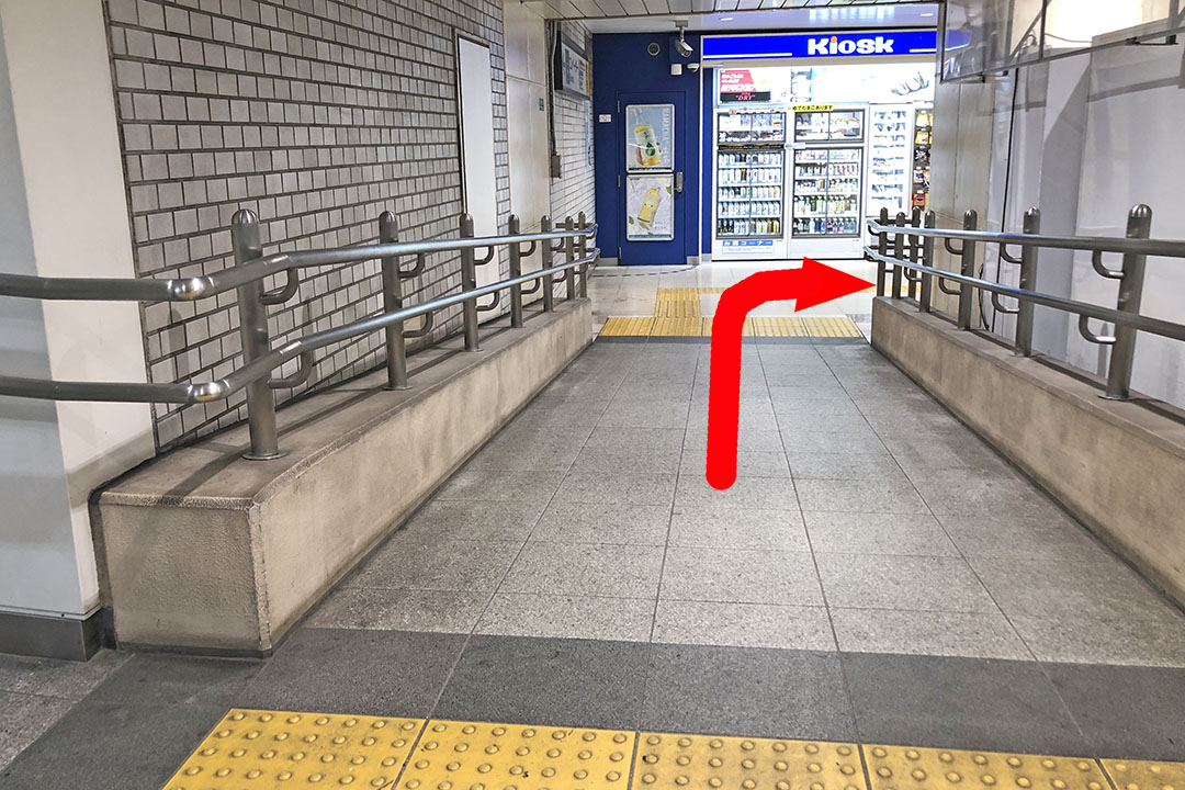さらに左90度方向にスロープ下る