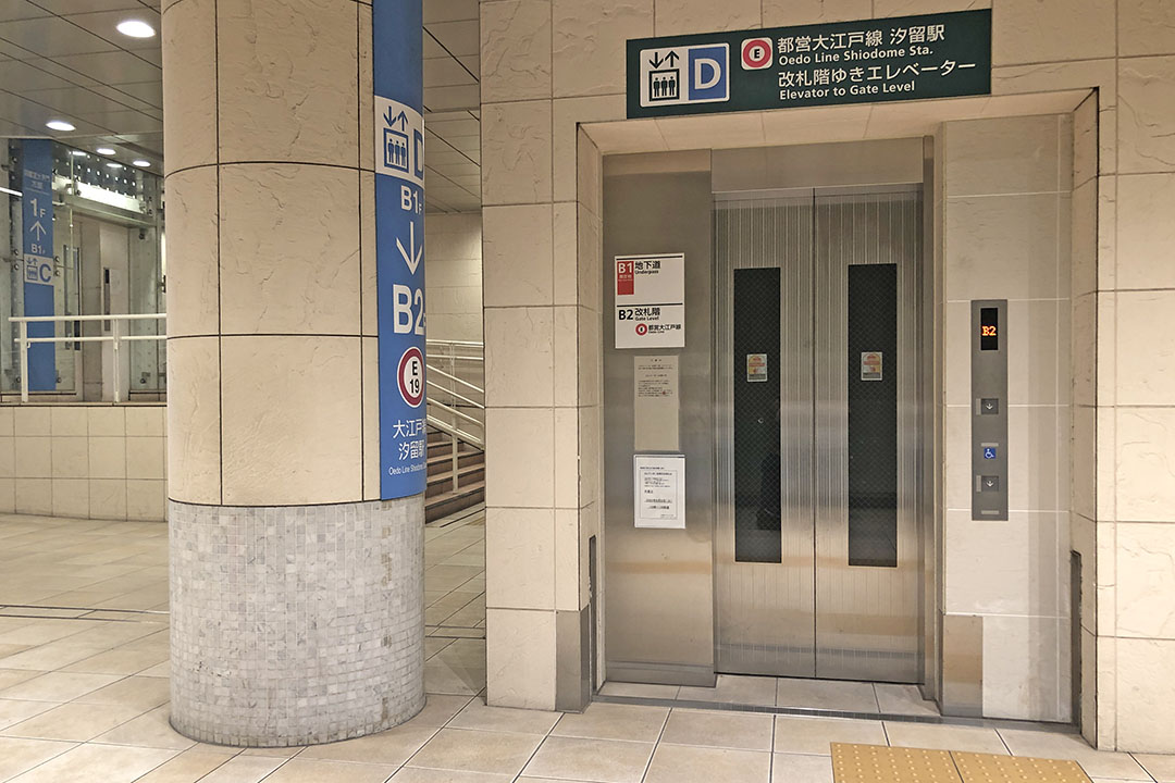 B1FのDエレベーター入口を写した写真。