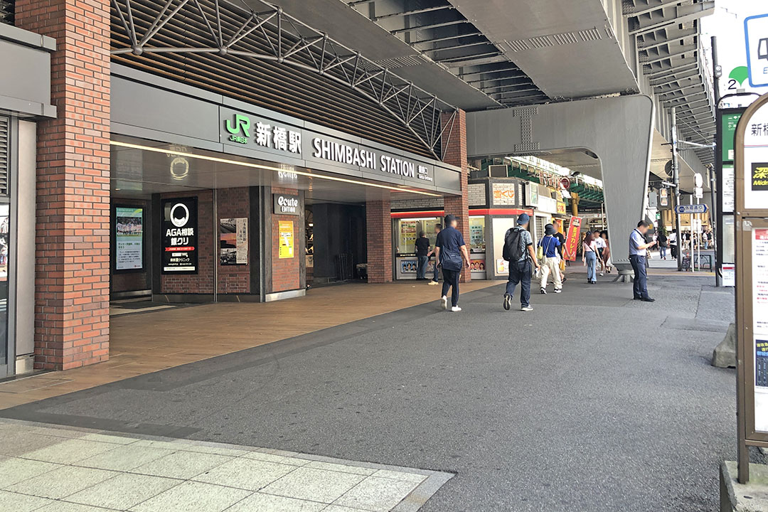 銀座口の外側を左側から写した写真。