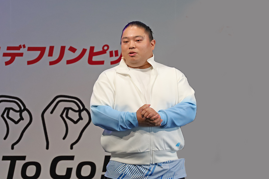 サインエール応援サポーター 富栄 ドラム氏