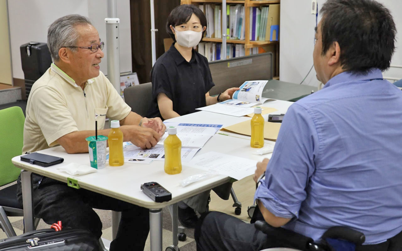 武藤氏のインタビュー風景