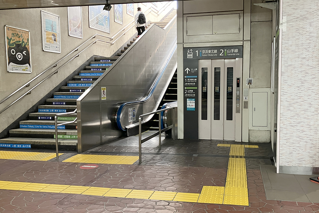 2番線Aエレベーター１Fの写真