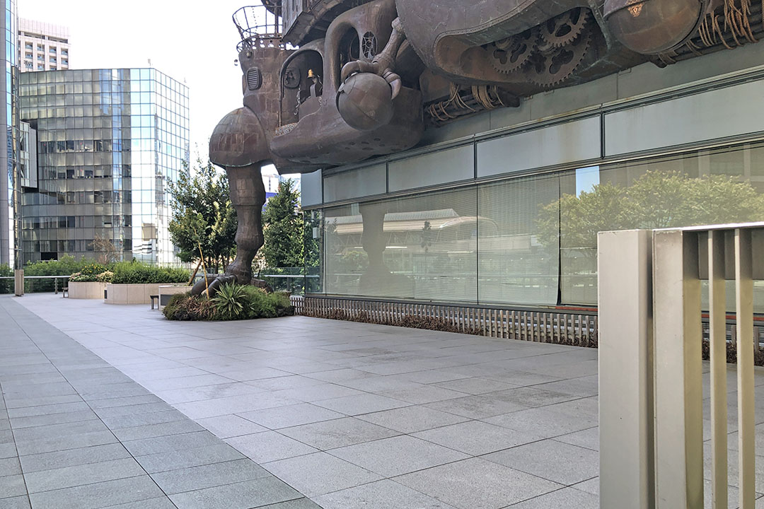 日テレ大時計の下の広場