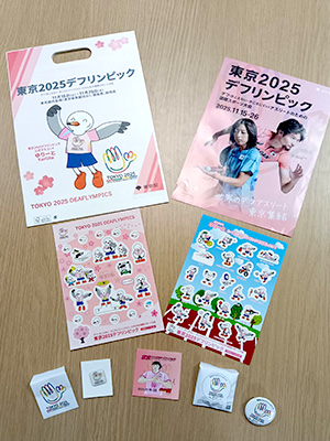 東京2025デフリンピックの大会PRグッズ