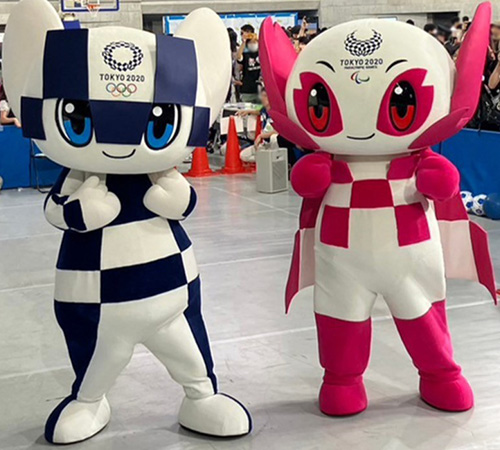 東京2020オリンピック、パラリンピックの公式マスコットキャラクターのミライトワとソメイティ