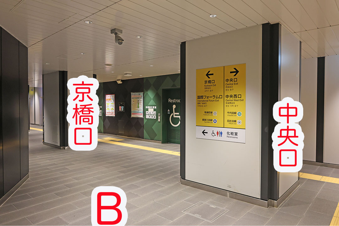 Bエレベーター入口を背にして通路を写した写真