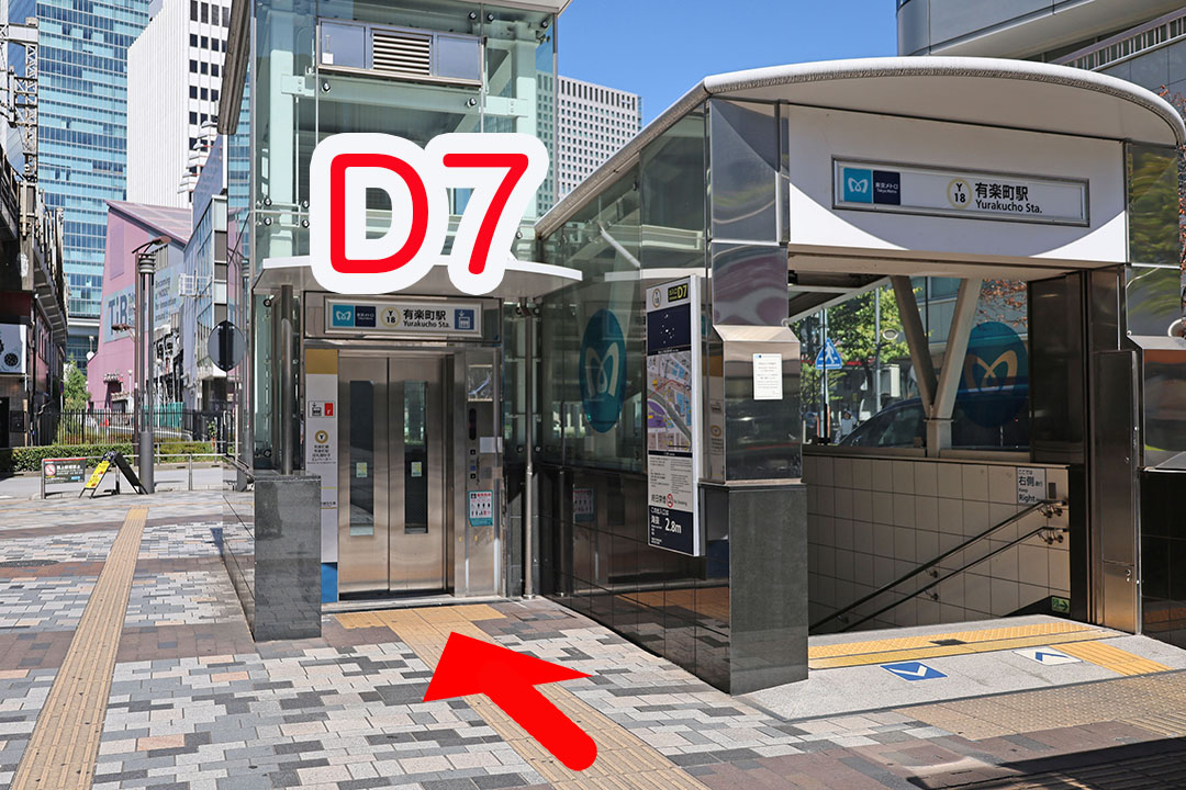 D7エレベーターの入口を写した写真