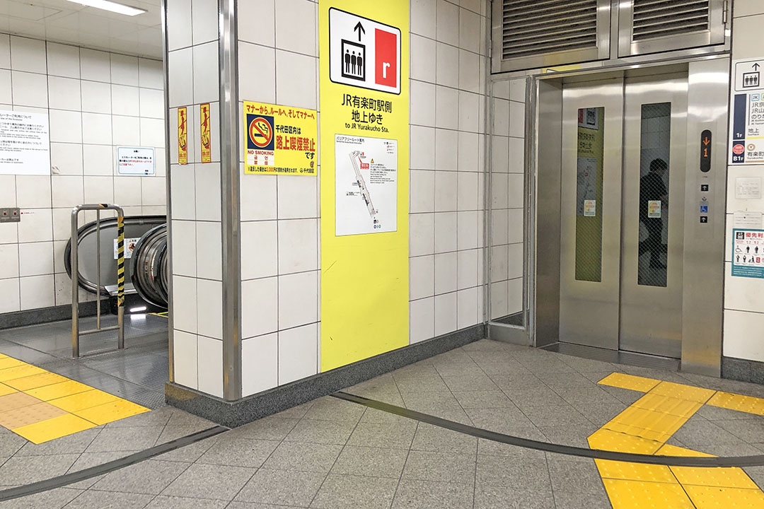 Ｄ7エレベーターの地下の入口を写した写真
