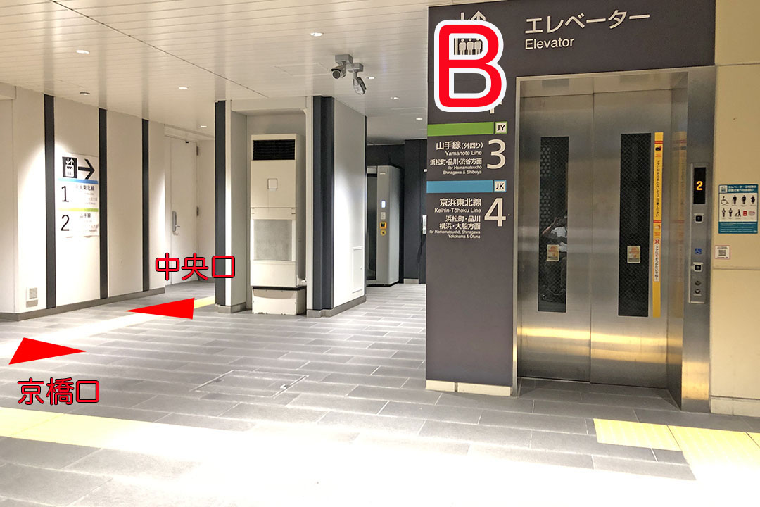 改札階（1F）からホーム（2F）へ行くBエレベーター入口