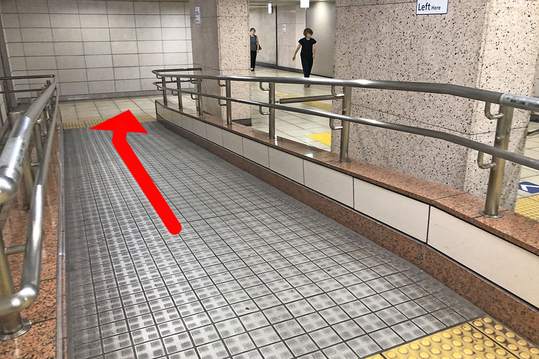 スロープを上から写した写真