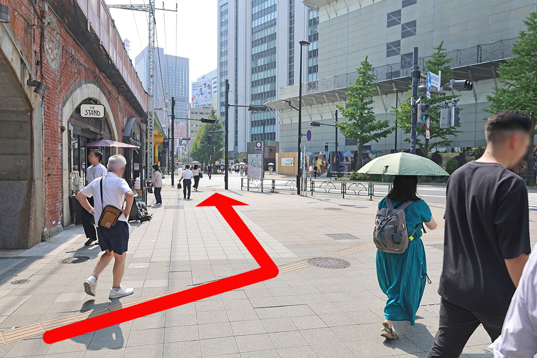 中央西口出口から左方向を写した写真