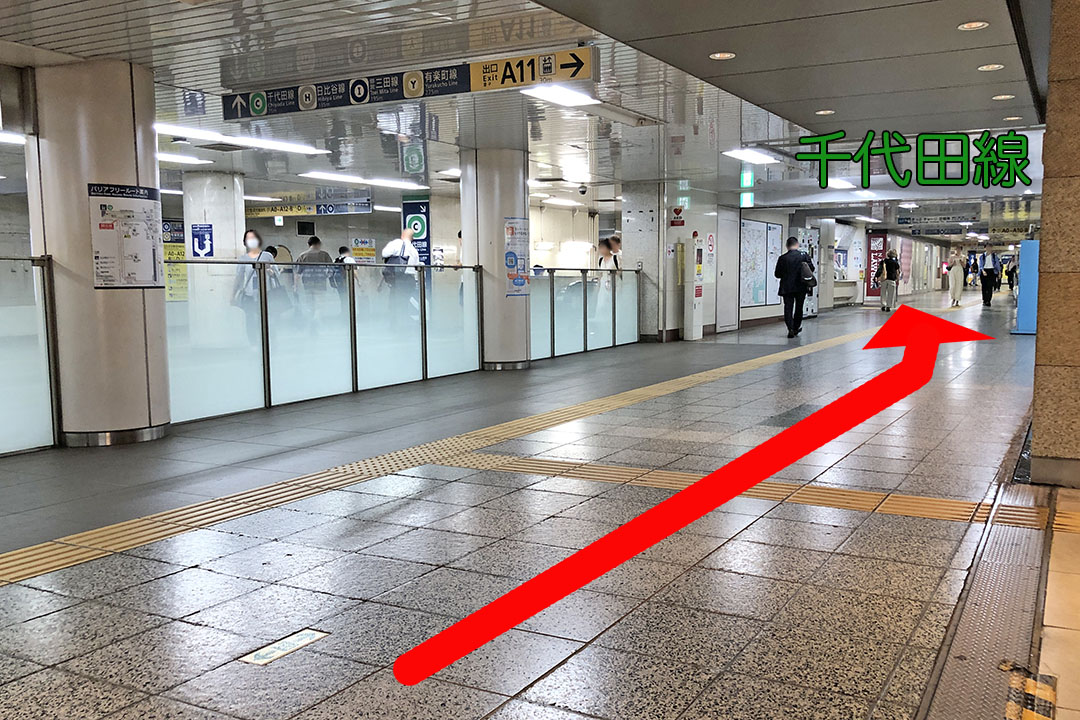 突き当たりから右方向を写した写真
