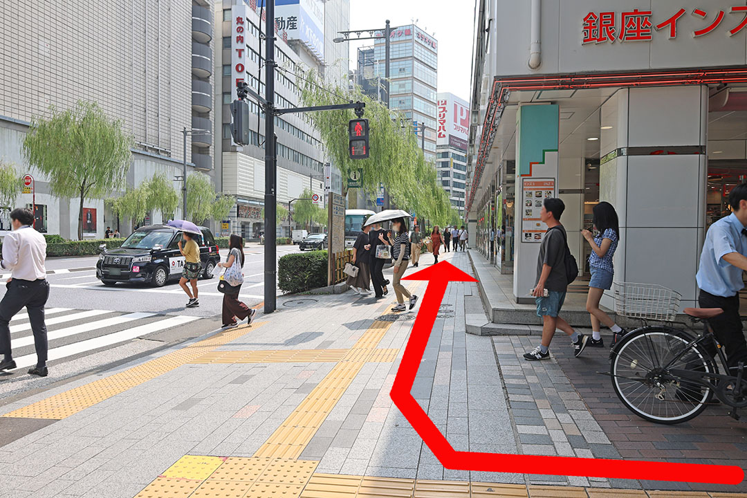 銀座西二丁目交差点の角から右方向を写した写真