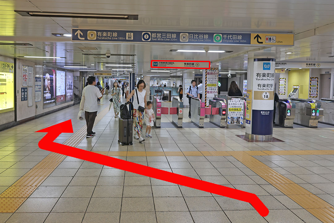 JR有楽町駅方面改札から左側の通路を写した写真
