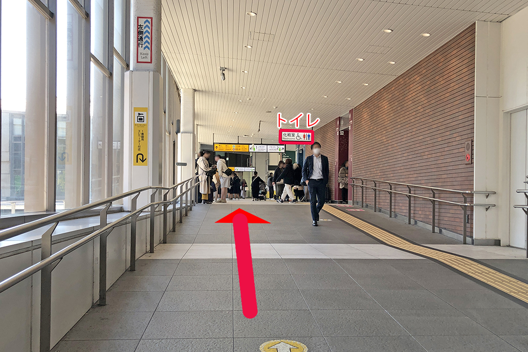 ゆるやかなスロープを手前から写した写真
