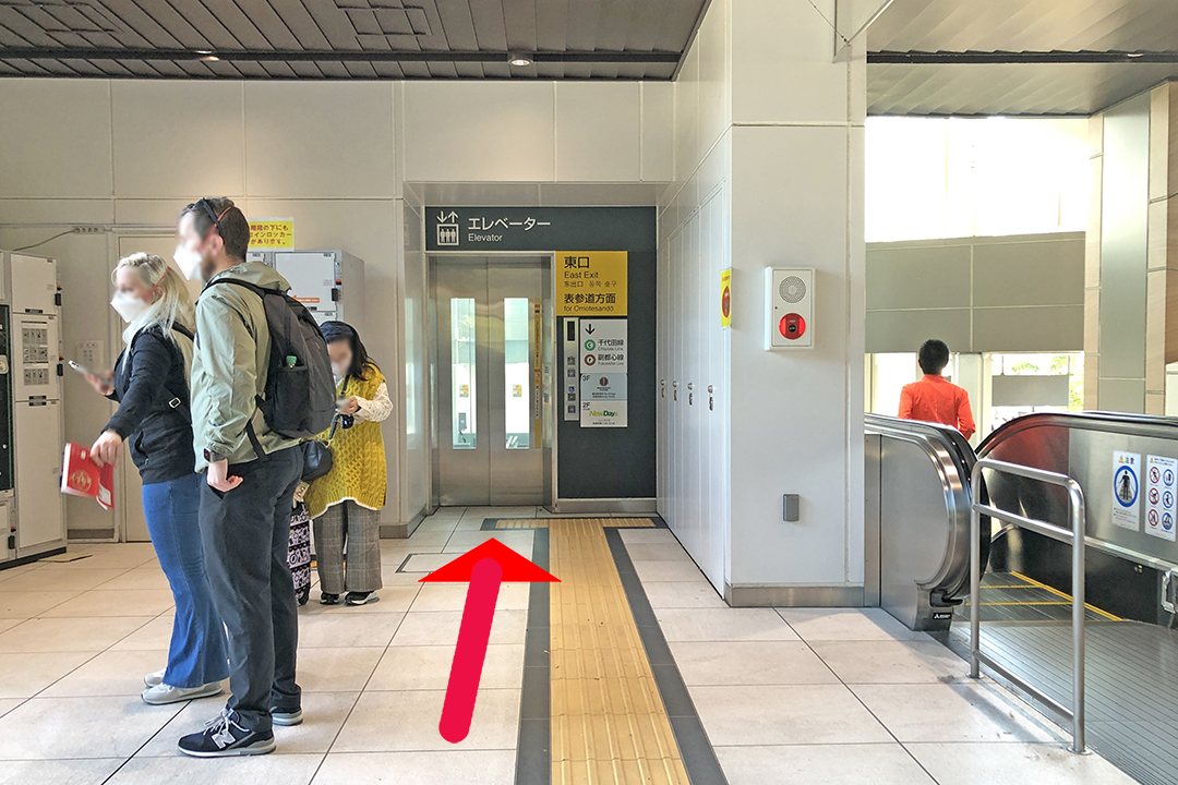 ２階の東口エレベーター入口