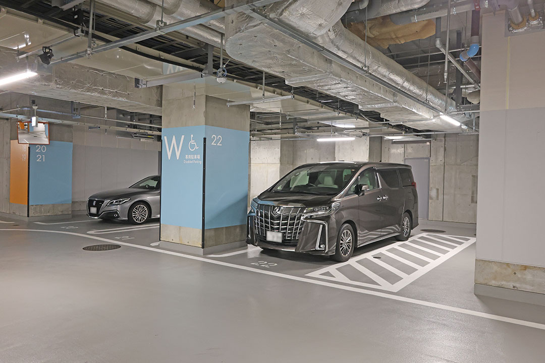 障がい者用駐車スペース22番を写した写真