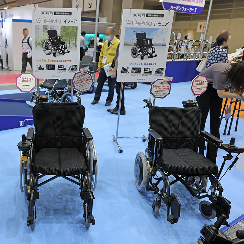 電動化ユニットを取り付けた2種類の車いす
